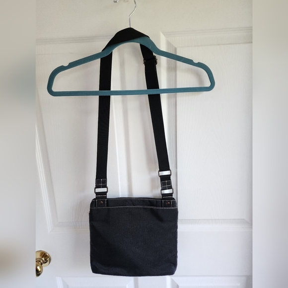 Roots Messenger Leather Bag - Picture 2 of 11